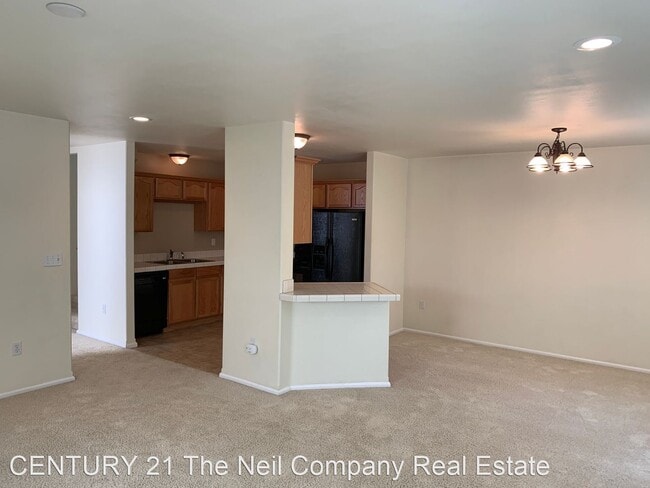 Building Photo - 3 br, 2.5 bath House - 1443 NE Four Season...
