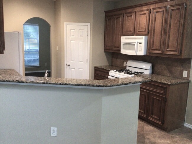 Building Photo - 2718 Lakecrest Way Dr