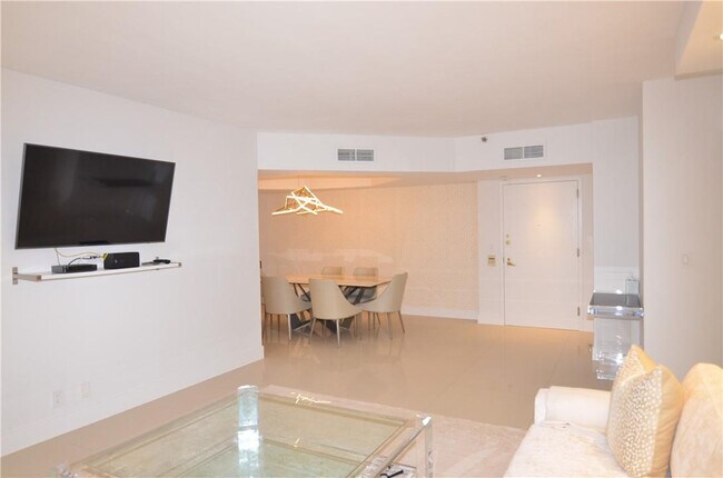 Building Photo - 19355 Turnberry Way