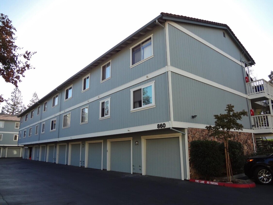 Primary Photo - 860 Apricot Ave
