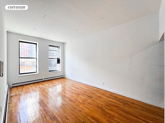 Foto del edificio - 372 Manhattan Ave