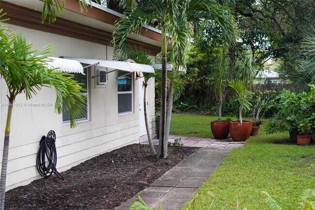 Foto del edificio - 513 SW 14th Ct