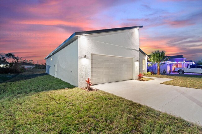 Foto del edificio - BRAND NEW Home! Modern, energy efficient h...