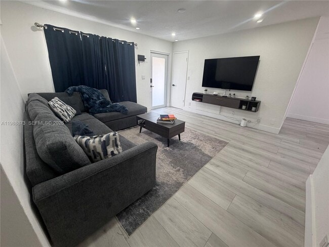 Building Photo - 660 SW 30th Terrace