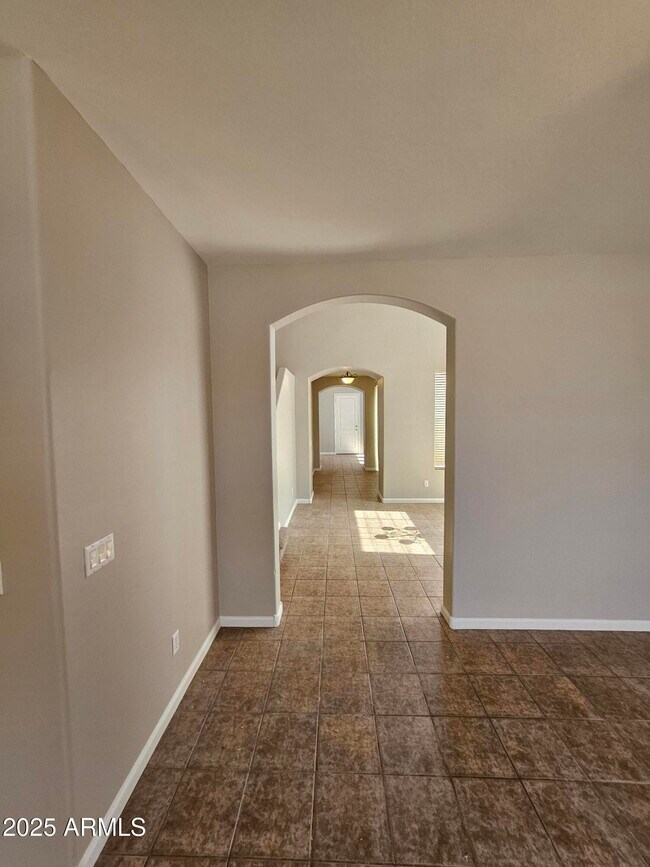 Building Photo - 2065 E Hulet Dr