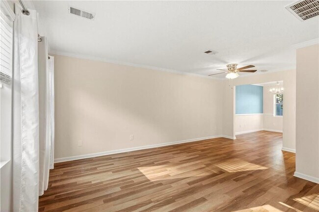 Foto del edificio - 245 Winding River Dr