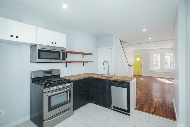 Building Photo - 2227 Sigel St