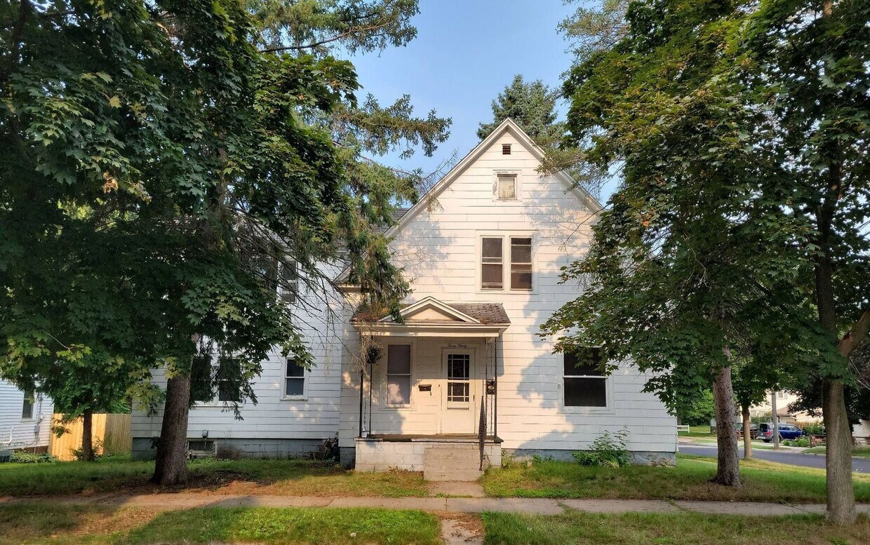 Primary Photo - 330 N 6th Ave