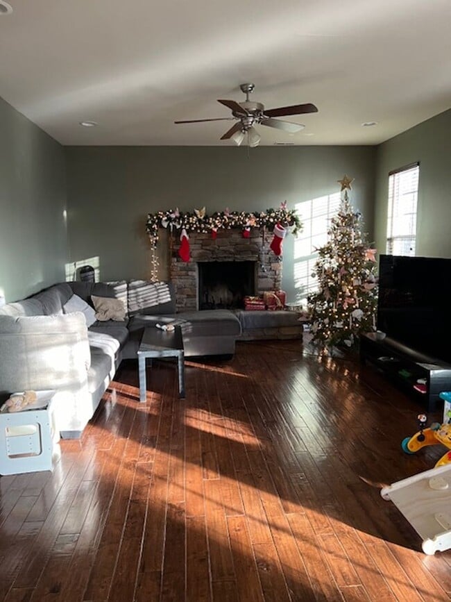 Building Photo - Single Family House