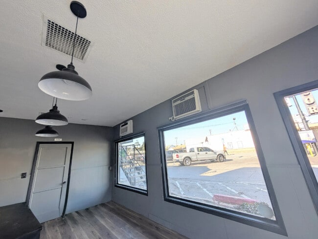 Building Photo - 10221 Colima Rd
