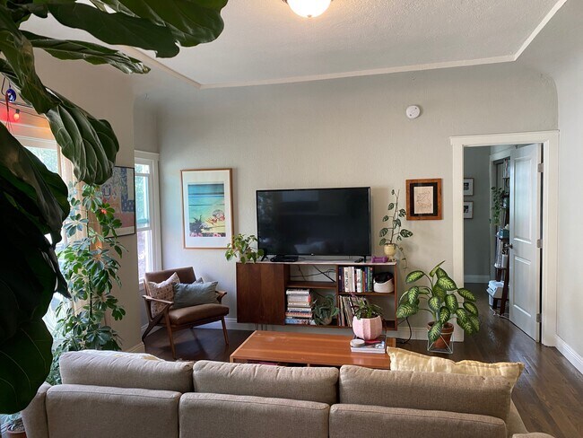 Foto del edificio - 1157 S Citrus Ave