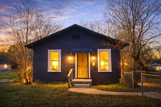 Building Photo - 2222 Carleton St