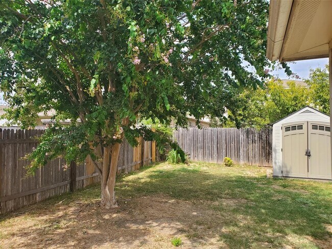 Building Photo - 323 Precipice Way
