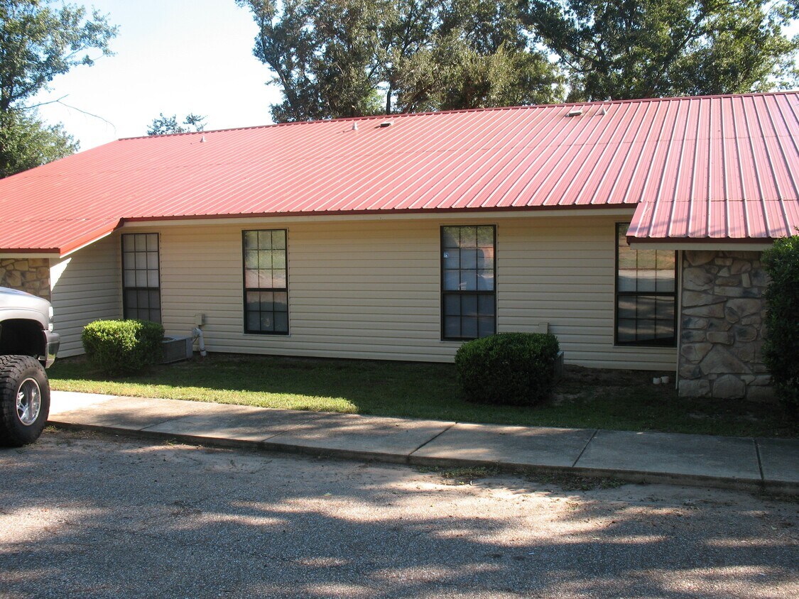 Primary Photo - 650 Dye St