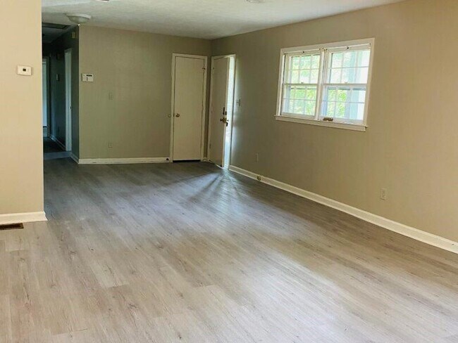 Building Photo - 5060 Wycliffe Dr SW