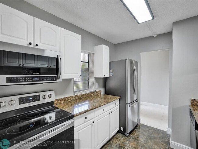 Foto del edificio - 3100 N Pine Island Rd