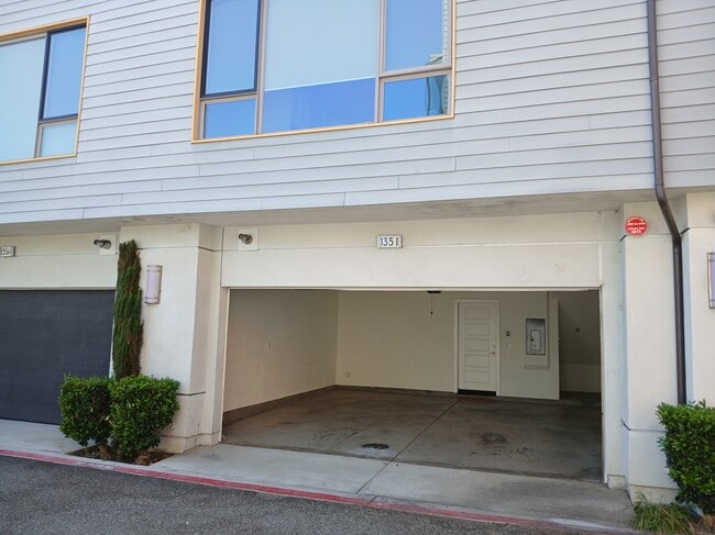 Building Photo - 135 W Live Oak Ave