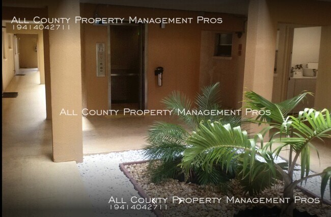 Building Photo - 4150 Bee Ridge Rd