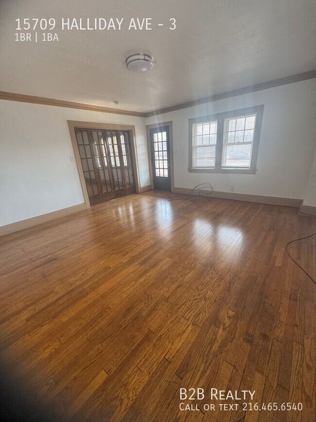 Foto del edificio - 15709 Halliday Ave