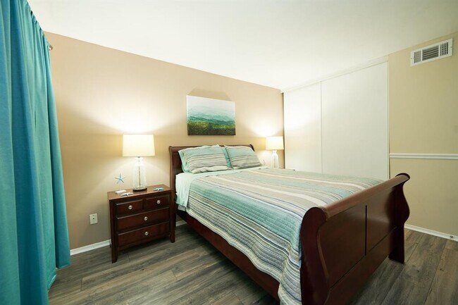 Foto del edificio - 12600 Melville Dr