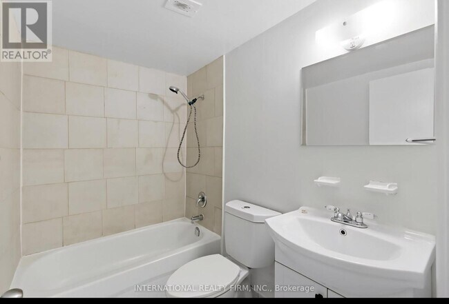 Photo du bâtiment - 103 Emerald St S