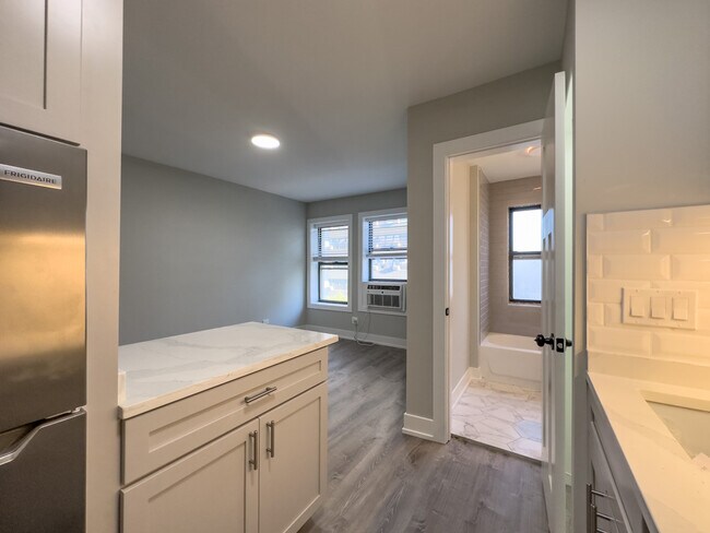 Foto del edificio - 510 W Belmont Ave