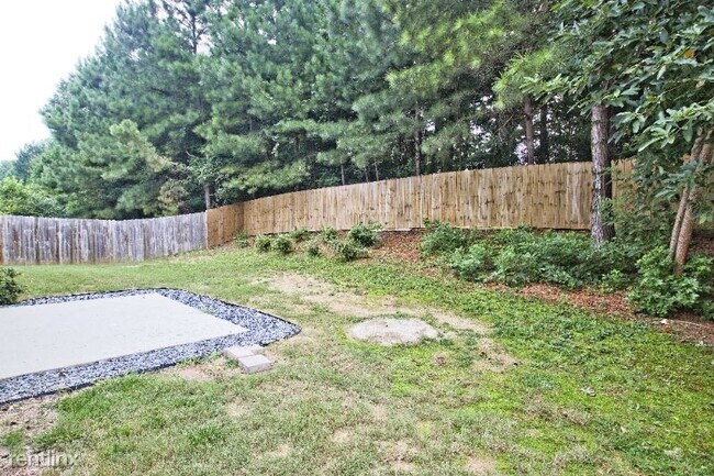 Foto del edificio - 3 br, 2 bath House - 462 Walnut Woods Dr