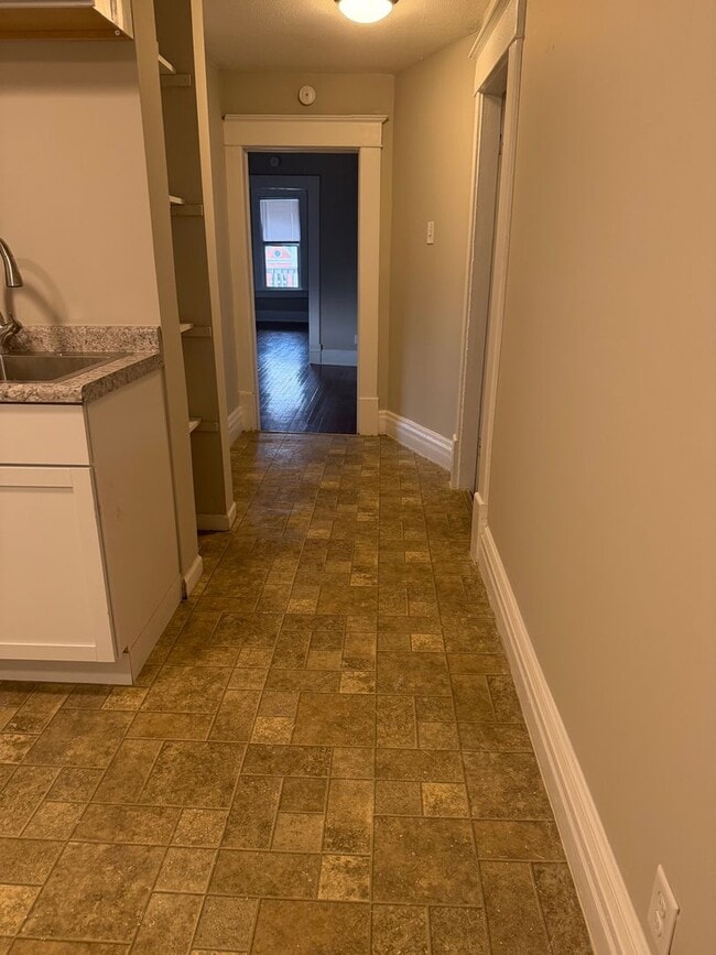 Foto del edificio - 1708 Faraon St