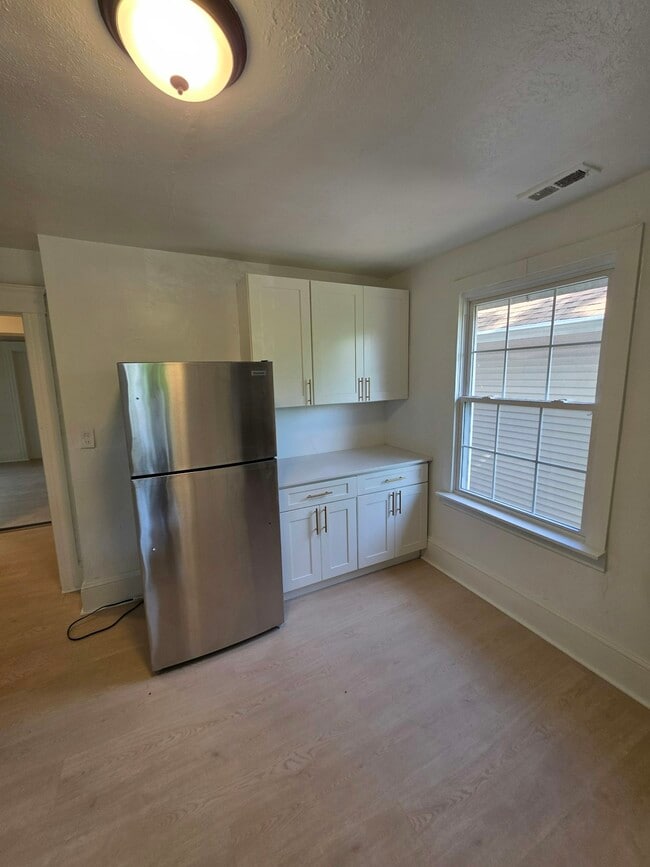 Building Photo - 2049 W 85th St
