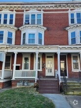 Building Photo - 920 W King St
