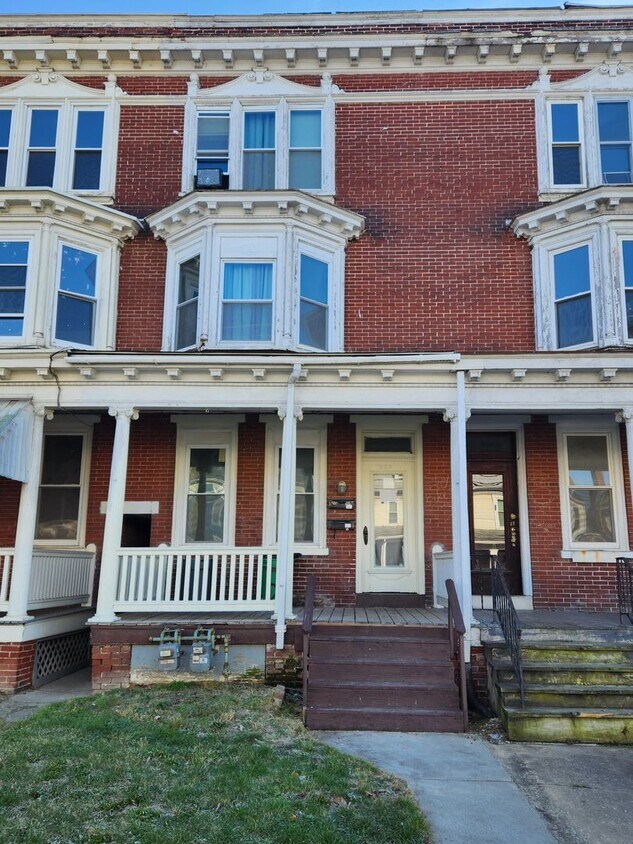 Primary Photo - 920 W King St
