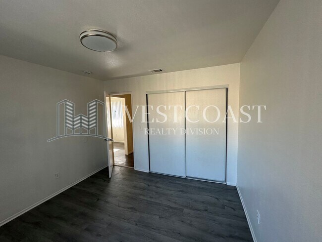 Foto del edificio - *** $1000- OFF FIRST MONTH'S RENT *** Charming 2-Bed / 2-Bath Home in Rialto – Ideal Location & M...