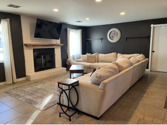 Foto del edificio - 64 Magnolia Dr