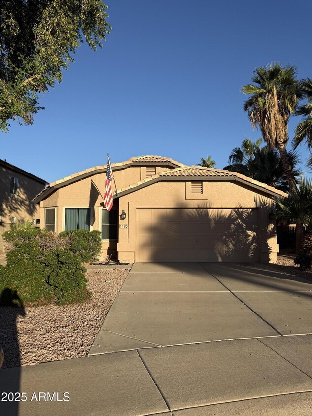 Foto principal - 1185 N Woodburne Dr