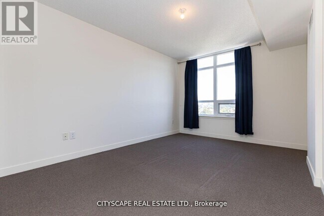 Photo du bâtiment - 812-812 Lansdowne Ave