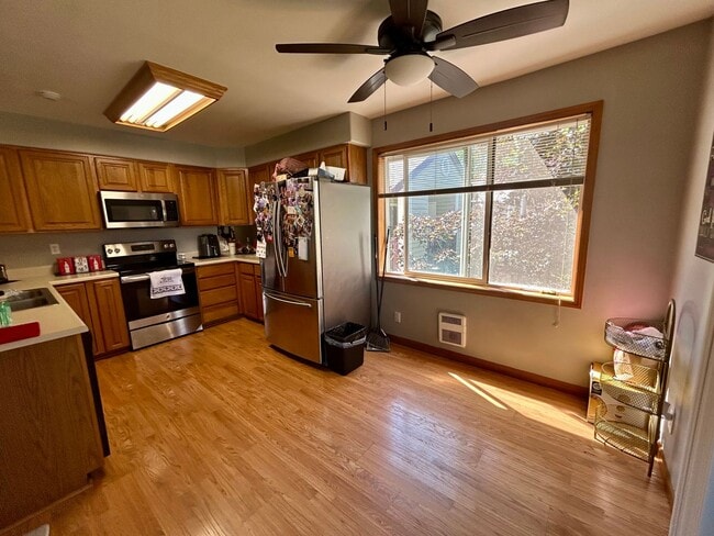 Building Photo - 643 W Horton Way