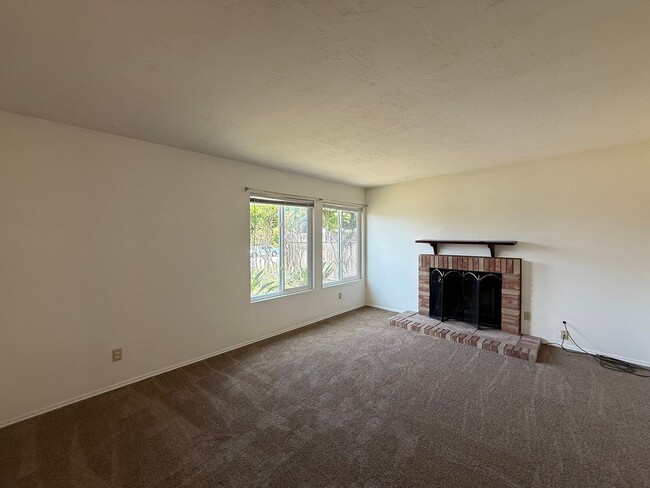 Building Photo - Beautiful 3B/2BA House in Mira Mesa!