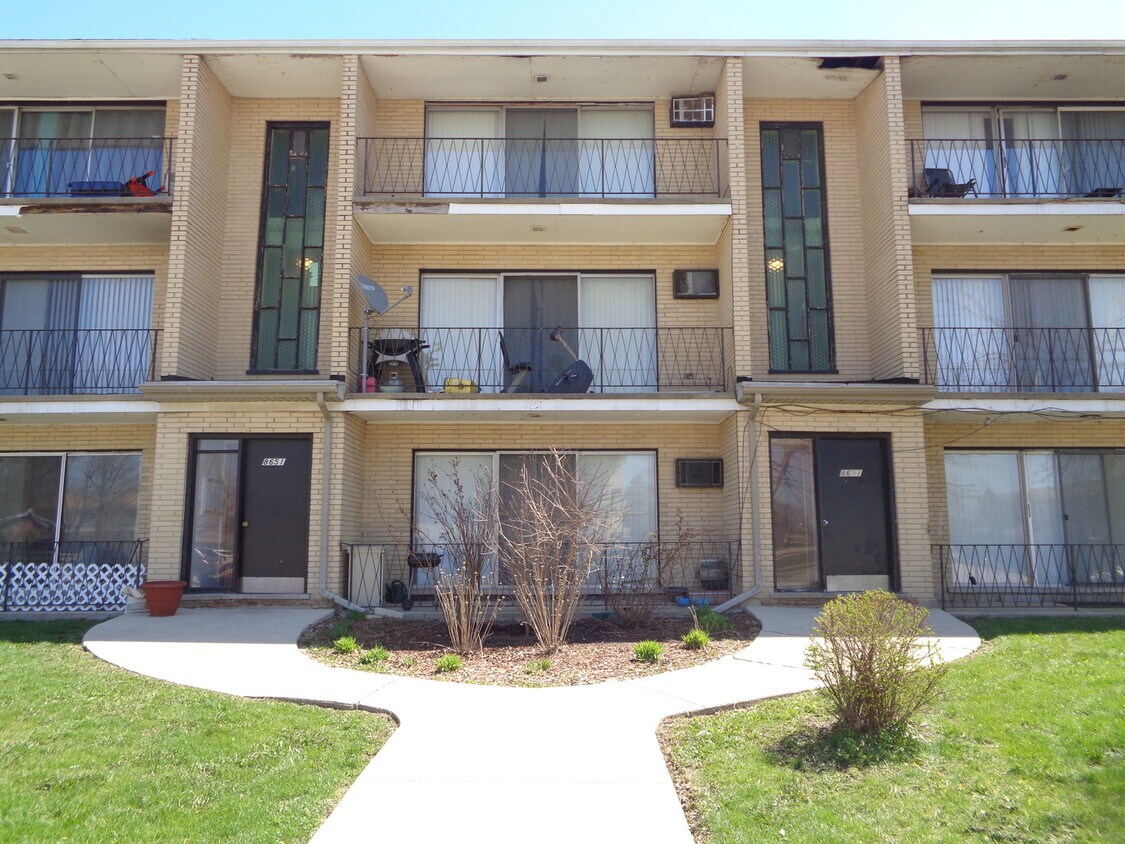 8651 S 82nd Ave Unit 2S, Hickory Hills, IL 60457 Condo for Rent in Hickory Hills, IL
