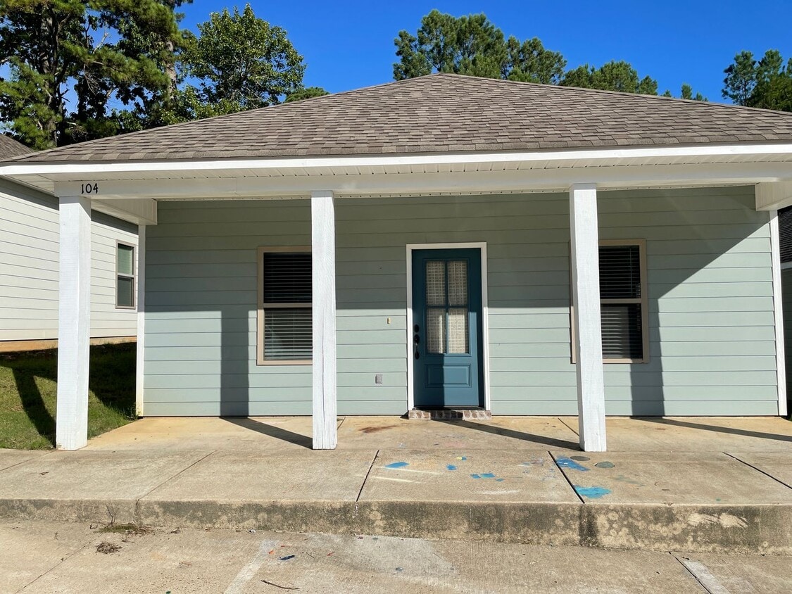 Primary Photo - 3BR/2BA Home