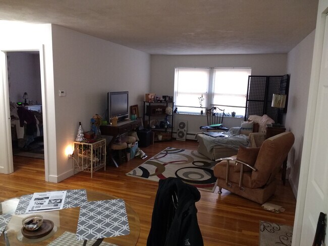 Building Photo - 206 Collincote St