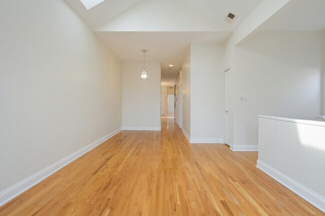 Foto del edificio - 920 S Claremont Ave