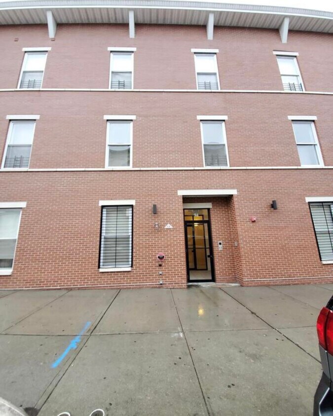 94 Grant Ave Unit 2R, Jersey City, NJ 07305 Condo for Rent in Jersey
