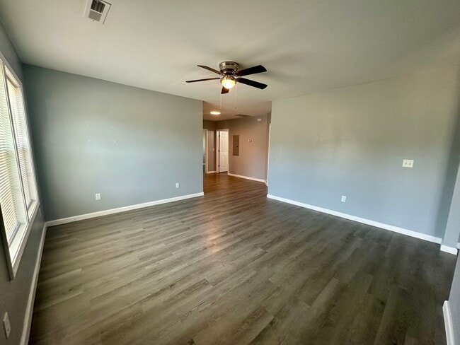 Building Photo - 960 Mayfield Dr