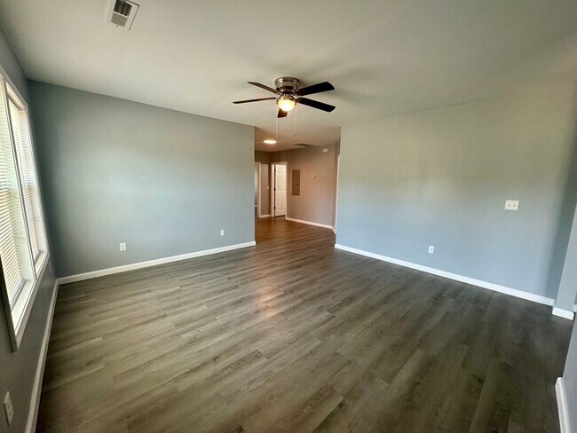 Foto del edificio - 960 Mayfield Dr