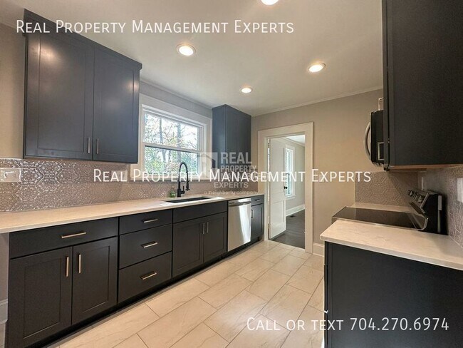 Foto del edificio - 3801 Tuckaseegee Rd