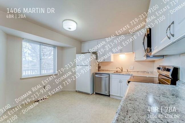 Building Photo - 1406 Martin Dr