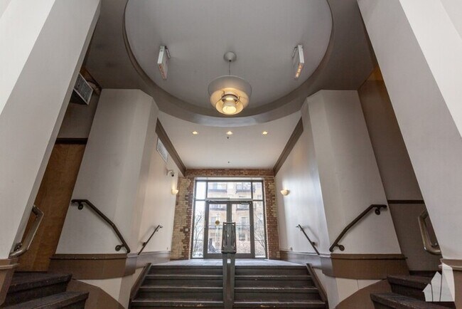 Building Photo - 430 S Clinton St