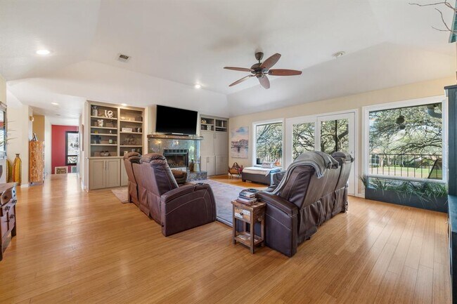 Building Photo - 604 Rolling Green Dr