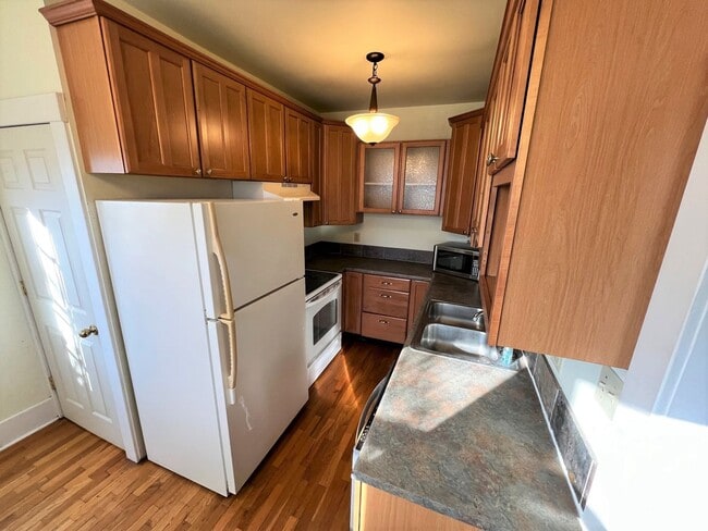 Foto del edificio - SINGLE FAMILY HOME W/LARGE FENCED YARD!