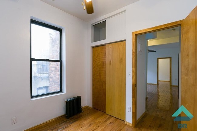 Building Photo - 318 6th St